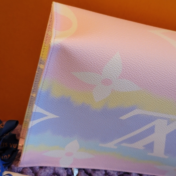 LOUIS VUITTON Escale Toiletry XL 26 Pochette Pastel Pink Clutch Giant Monogram - Picture 6 of 17